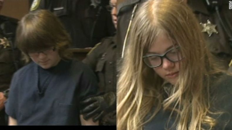 El caso conmocionó a todos cuando se supo que dos nenas apuñalaron 19 veces a su amiga en un bosque de Wisconsin. | LM Neuquen El caso conmocionó a todos cuando se supo que dos nenas apuñalaron 19 veces a su amiga en un bosque de Wisconsin.