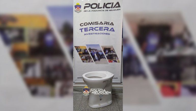 Una mujer robó el inodoro del Centro de Salud del barrio El Progreso