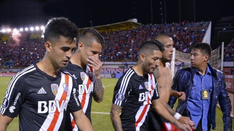 Scocco no pudo disimular la ausencia de Alario en Cochabamba.