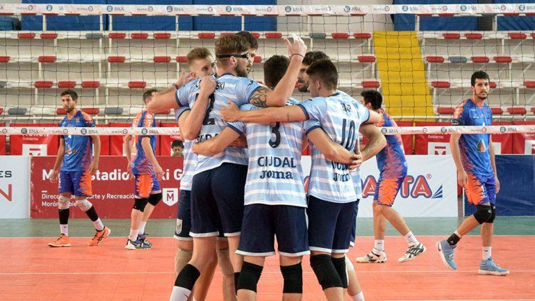Ciudad Vóley hizo un partido impecable y en menos de una hora y media resolvió el pleito.