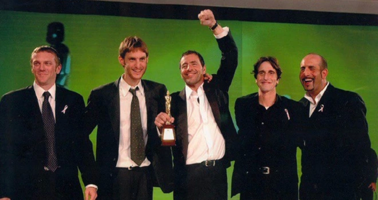 Es posible ver a Los Simuladores en dos plataformas de la Argentina. Es posible ver a Los Simuladores en dos plataformas de la Argentina.