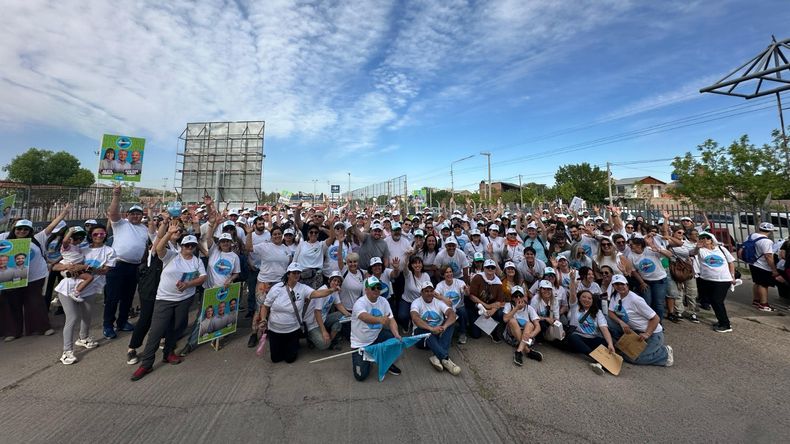 Los partidos políticos en Neuquén eligieron, en su mayoría, actividades en la calle para cerrar la campaña. | LM Neuquen Los partidos políticos en Neuquén eligieron, en su mayoría, actividades en la calle para cerrar la campaña.