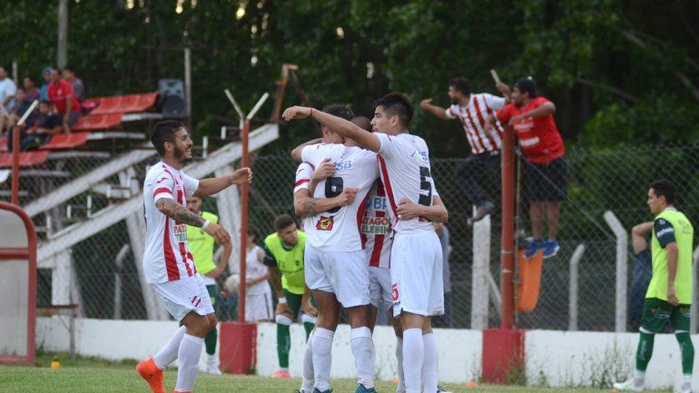 En el primer duelo en la capital neuquina