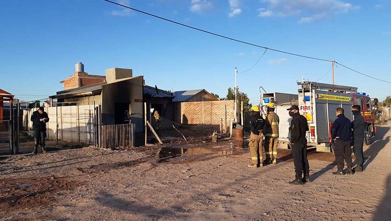 Dos hermanitos murieron en un incendio en Fernández Oro