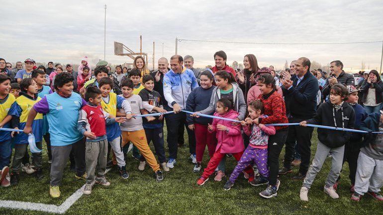Los chicos de Colonia Nueva Esperanza ya disfrutan de su nueva cancha de fútbol