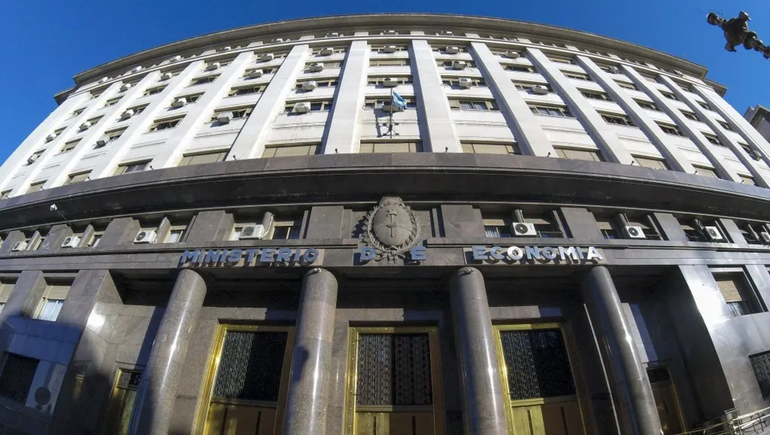 Desde el ministerio de Economía dictaminaron el cierre de tres fondos fiduciarios.