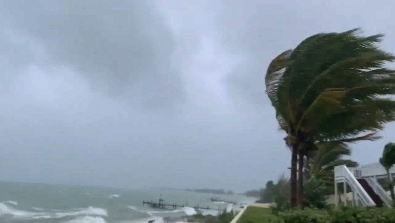 El huracán Otis amenaza a México El huracán Otis amenaza a México