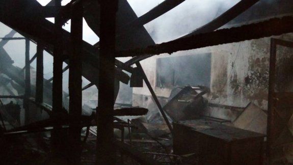 Mirá cómo un incendio destruyó una escuela