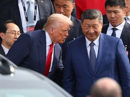 Tras meses de escalada arancelaria, ambas potencias se comprometen a reducir restricciones y reabrir canales de cooperación económica. Tras meses de escalada arancelaria, ambas potencias se comprometen a reducir restricciones y reabrir canales de cooperación económica.