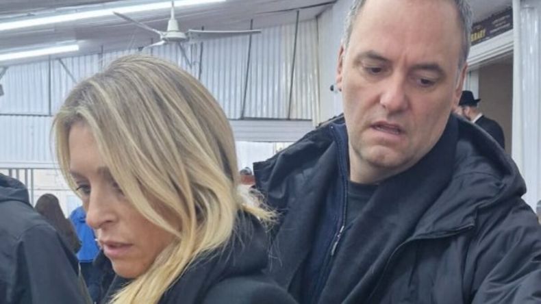 Hay un pedido de informe sobre el viaje de la esposa de Manuel Adorni. | LM Neuquen Hay un pedido de informe sobre el viaje de la esposa de Manuel Adorni.