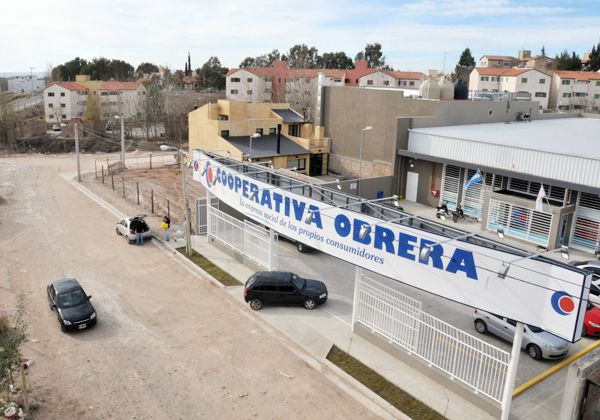 Polémica por la reapertura de la Cooperativa Obrera