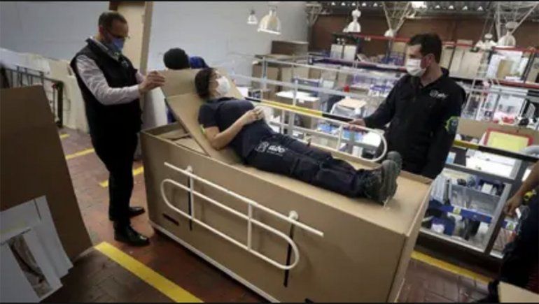 Empresa produce camas baratas que se convierten en ataúdes