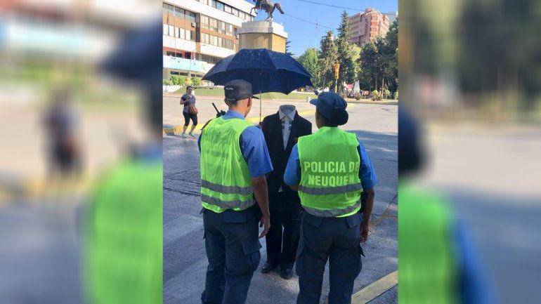 Polémica por la censura a una conocida artista callejera de Neuquén