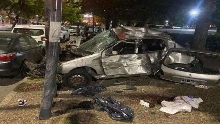 Picada fatal: conductor iba a más de 120 Km/h por la ciudad y atropelló y mató a una mujer y su hija