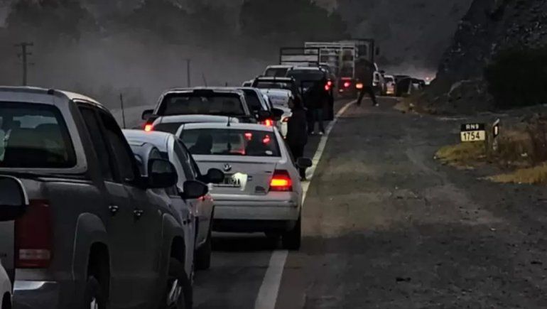 Neuquinos chocaron en el piquete de Humahuaca: una mujer atropellada