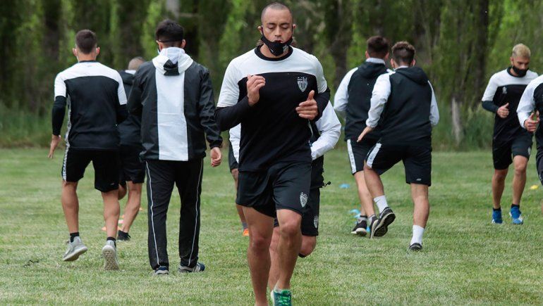 Cipo cierra con Estudiantes, pero pensando en Colón