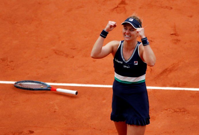 La raqueta que revoleó en el piso y el festejo de Nadia Podoroska.