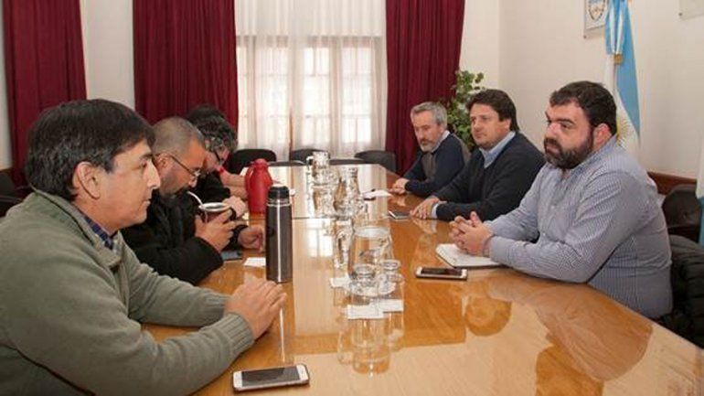 ATE negocia sueldos del segundo semestre. El Gobierno quiere evitar el paro.