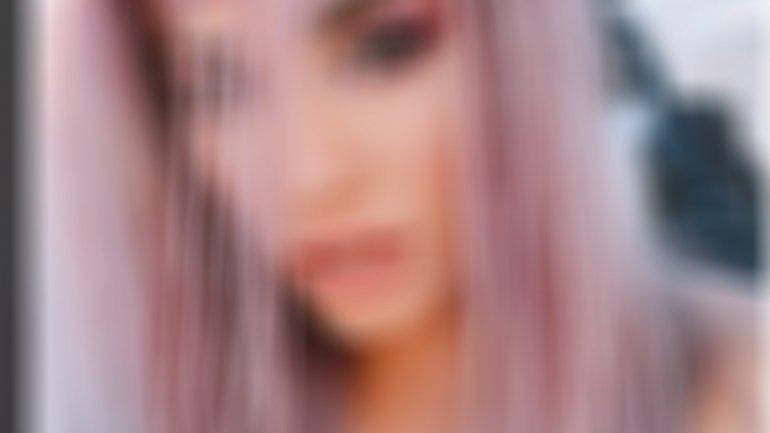 Mirá quién se tiñó el pelo de rosa por una producción de fotos