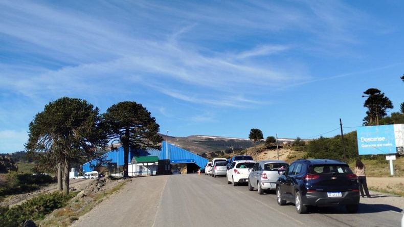 Viajes a Chile: el error en los DNI que frustra el viaje de muchos neuquinos | LM Neuquen Viajes a Chile: el error en los DNI que frustra el viaje de muchos neuquinos