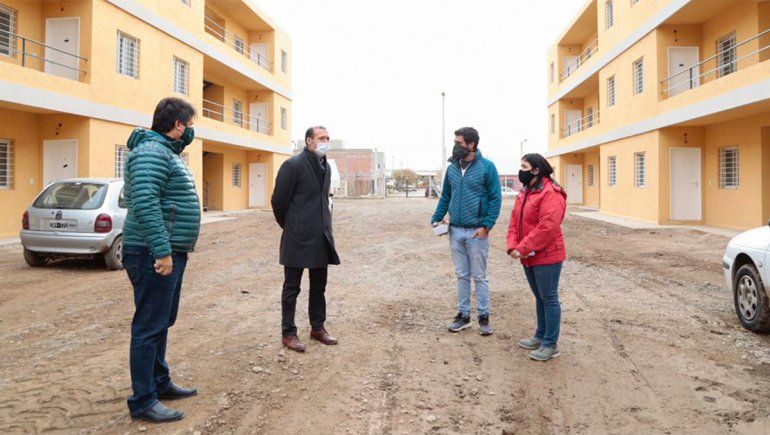 Entregan por tandas 90 viviendas en la ciudad