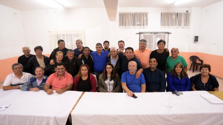 Militantes vecinales de El Progreso apuran a la dirigencia del MPN.