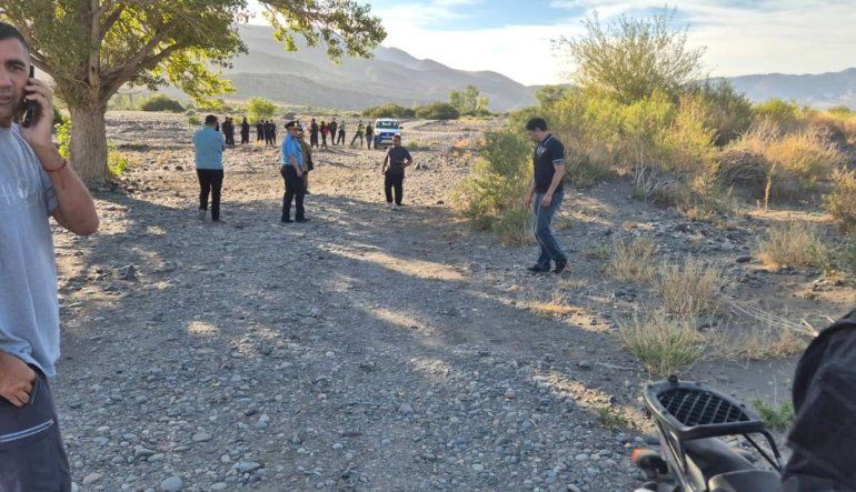 Se intensificó la búsqueda de la mujer desaparecida en el río Neuquén