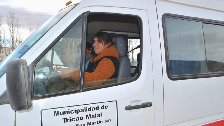 Marta Molinés es la primera chofer de la Municipalidad de Tricao Malal.