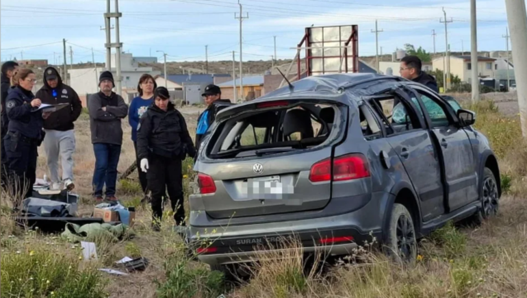 El vuelco fatal fue en una zona de curvas peligrosas en la ruta 1, en Comodoro Rivadavia. El vuelco fatal fue en una zona de curvas peligrosas en la ruta 1, en Comodoro Rivadavia.