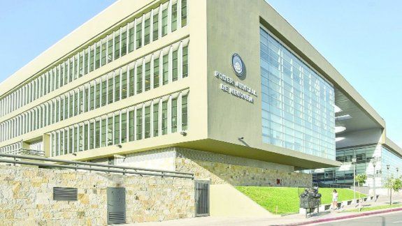 El hermano de un juez civil aceptó una probation por falsificar un pagaré