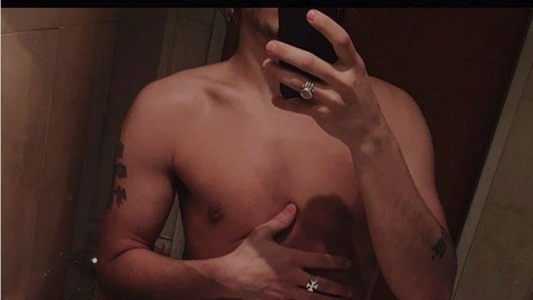 Patricio Sardelli se mostró desnudo en las redes sociales.