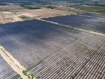 Genneia inauguró su nuevo parque solar en Mendoza, sumando 180 MW para abastecer a grandes industrias vía MATER.