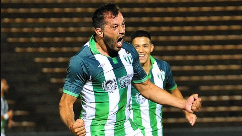 Un neuquino embocó al Ciclón, que hizo un papelón histórico