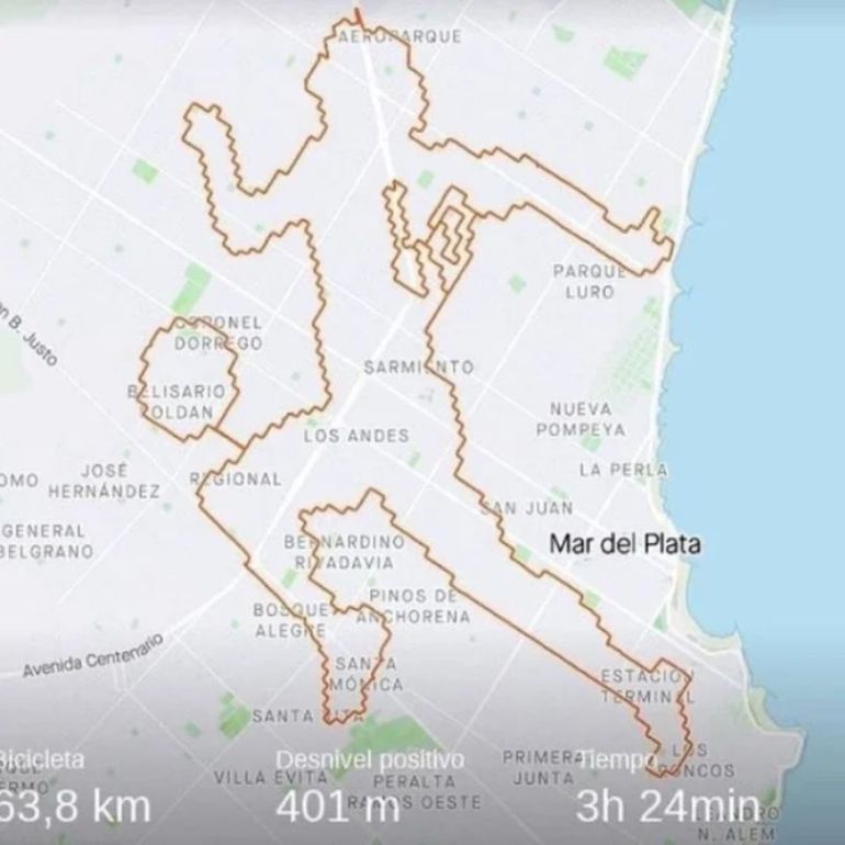 Insólito: un artista formó la una imagen de Maradona con un recorrido en bicicleta