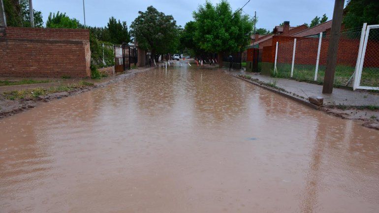 Rincón quedó aislada por la lluvia y reclamaron obras viales