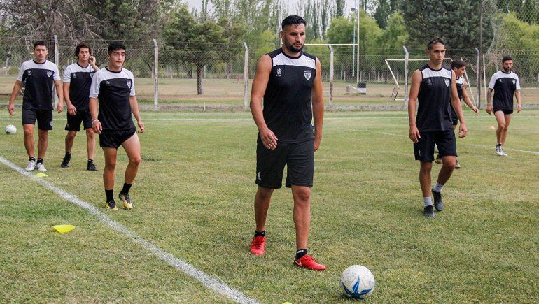 Piñero Da Silva llegó y se metió en el equipo titular de Cipolletti