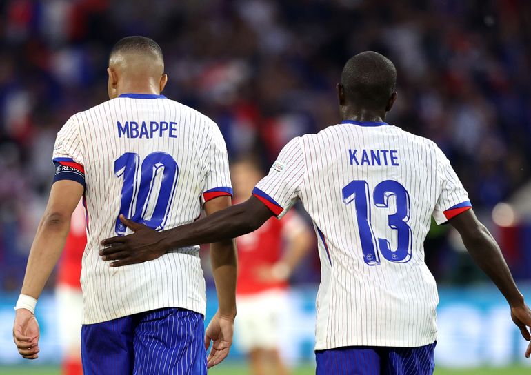 Recientemente había protagonizado una polémica por no saludar a su compañero N'golo Kanté. Recientemente había protagonizado una polémica por no saludar a su compañero N'golo Kanté.