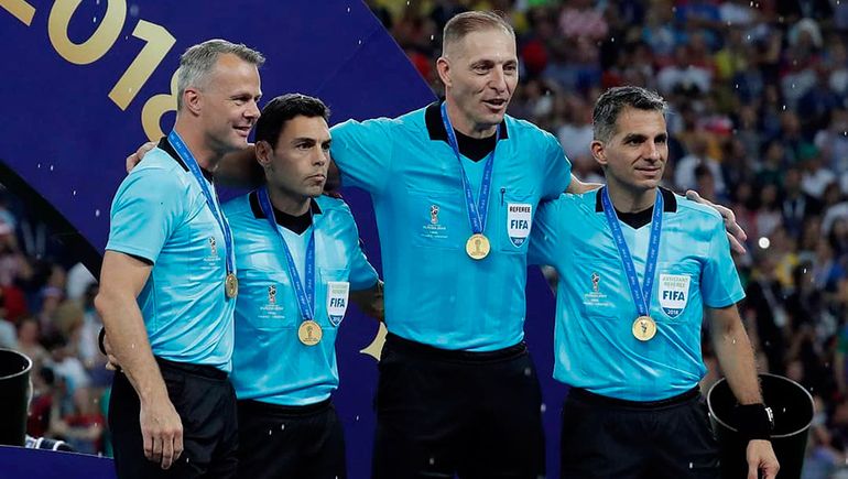 FIFA designó los árbitros para Qatar 2022: quiénes serán los representantes argentinos