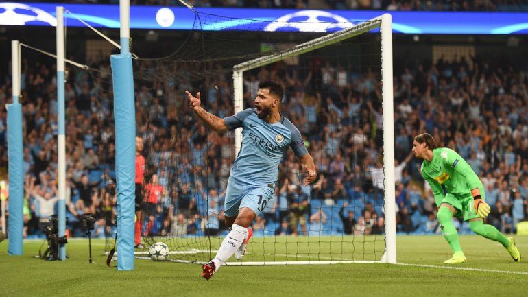 Con tres del Kun Agüero, el City goleó al Mönchengladbach
