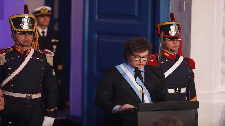 Javier Milei reflotó la SIDE tras disolver la Agencia Federal de Inteligencia. Javier Milei reflotó la SIDE tras disolver la Agencia Federal de Inteligencia.