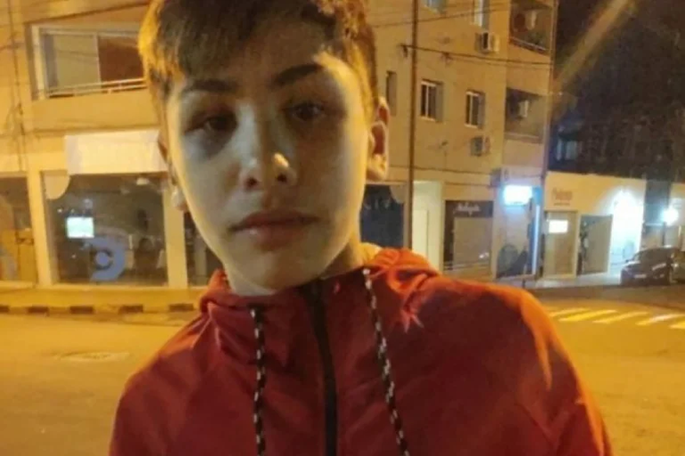 Asesinaron a un chico y la familia apunta contra la policía.