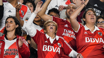 la abuela de river que es viral: viaja sola de lejos y supero un cancer la abuela de river que es viral: viaja sola de lejos y supero un cancer