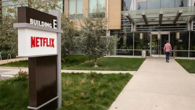 El reparto y el equipo de Netflix en EE.UU. deben estar vacunados para trabajar
