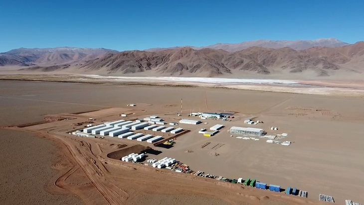 Argentina proyecta 131.800 t de carbonato de litio equivalente en 2025, un 77% más que el año anterior. Argentina proyecta 131.800 t de carbonato de litio equivalente en 2025, un 77% más que el año anterior.