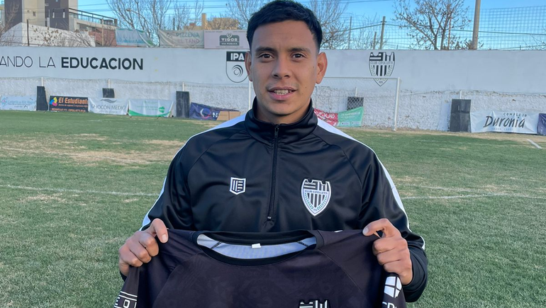 Argüello posando con la casaca de Cipo en La VIsera.&nbsp;