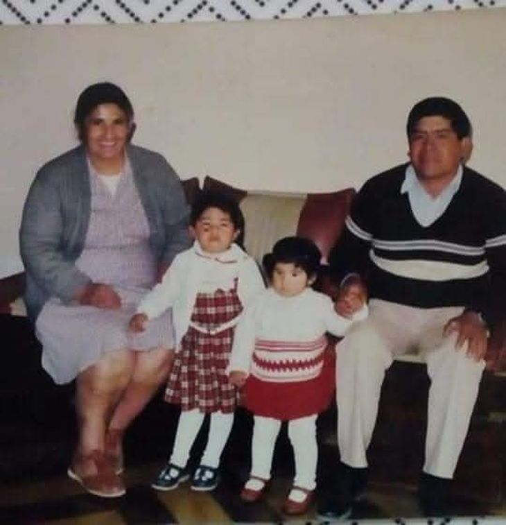 María Fernanda junto a su familia. María Fernanda junto a su familia.