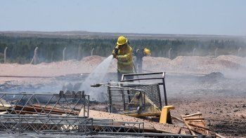 un impresionante incendio en el parque industrial alerto a los vecinos: ¿que paso? un impresionante incendio en el parque industrial alerto a los vecinos: ¿que paso?
