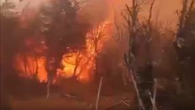 Un brigadista filmaba un foco de incendio en la zona de Atilio Viglione cuando las llamas avanzaron de golpe.&nbsp;&nbsp;