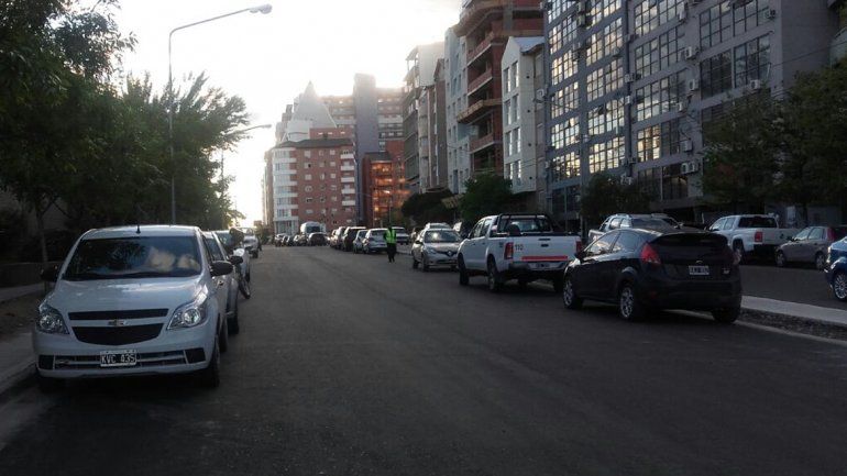 Vecinos dormilones tienen tiempo hasta las 9 para retirar los autos del nuevo corredor