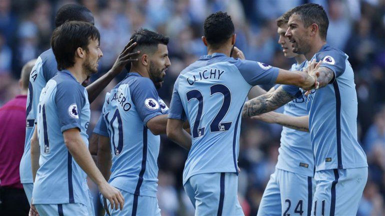 El Kun aportó un gol en la victoria del Manchester City